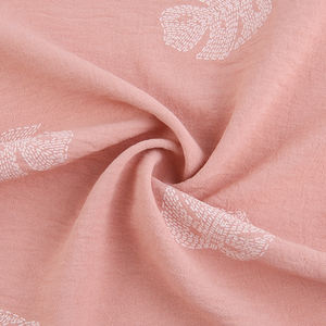 YVES <span class=keywords><strong>japonais</strong></span> feuille de bananier motif imprimé tissé rose uni teint extensible Cey crêpe froissé <span class=keywords><strong>tissu</strong></span> pour vêtement - Product Image 6