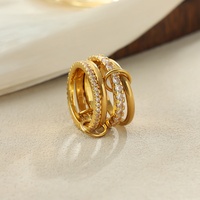 Bague Empilable Minimaliste pour Femme en Acier Inoxydable PVD 18K avec Zircon et Quatre Anneaux Entrelacés – Accessoire de Mode Urbaine