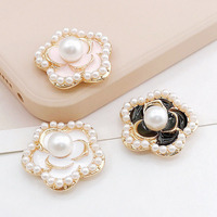 Fleur de perles en grappe multicouche avec perles de rocaille pour sabots d'été perforés et ornements anti-poussière pour téléphones portables