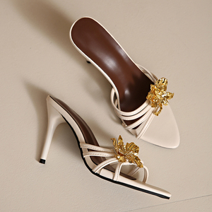 Nuove <span class=keywords><strong>Ciabatte</strong></span> <span class=keywords><strong>Eleganti</strong></span> con Tacco Alto 2026, Sandali Sexy da Donna con Punta Aperta e Decorazione Floreale in Metallo - Product Image 6