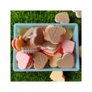 3D Hình Trái Tim Bánh Sandwich Cookies Flat Back Nhựa Mô Phỏng Thực Phẩm DIY Scrapbooking Điện Thoại Trường Hợp Trang Trí Thủ Công - Product Image 4