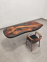 Table basse en bois exotique avec bord vif et résine époxy pour bar à domicile et repas