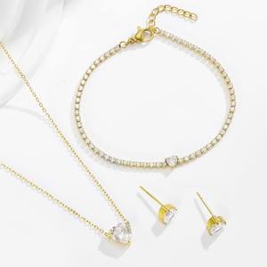 3 pcs/set Coeur Zircon Pendentif Croix Chaîne Femmes Simple Titane Acier Plaqué Or 18k Collier Bracelet Boucles d'oreilles Set pour Femmes - Product Image 2