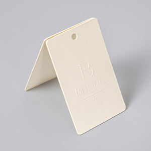 Moda Offwhite 3D en relieve Hang Tag Swing String Special Art Paper Etiqueta reciclada <span class=keywords><strong>para</strong></span> bolsos Prendas de vestir Zapatos - Product Image 1