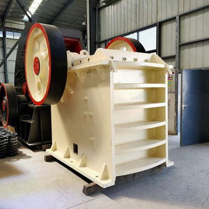 Trituradora de mandibula primaria de 120 t/h Para triturar granito Basalto Y piedras de Rio En venta - Product Image 1