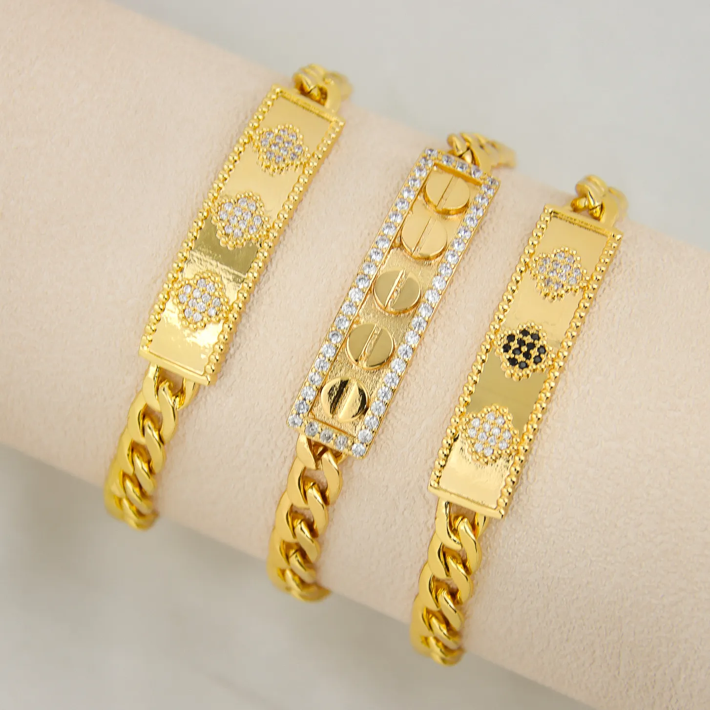 Gioielli da donna in oro 24 carati con zirconi cubici a quadrifoglio di ultimo Design