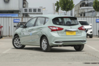 Paiement anticipé Auto 5 portes 5 places SUV compact essence Dongfeng Nissan Tiida économie de coûts 57L 183kmh haute vitesse 2.0L 151Ps L4