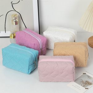 Organizador de maquillaje portátil de estilo coreano de gran capacidad al por mayor, <span class=keywords><strong>neceser</strong></span> de almacenamiento bonito de Color caramelo, logotipo personalizado, dureza suave - Product Image 2