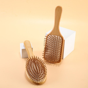 Peine de Bambú para Masaje Capilar con Mango Ovalado Acolchado para el Cuidado del Cuero Cabelludo y Desenredado - Product Image 4