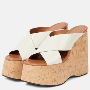 Mules à talons compensés hauts pour femmes, en cuir verni croisé, avec plateforme tressée, style escarpins à motifs en bois - Product Image 3