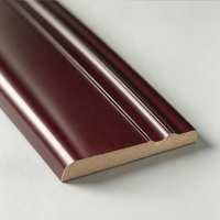 Plinthes en bois massif pré-peintes en usine, personnalisation en gros avec diverses options de couleurs pour la décoration intérieure et les listes de vins
