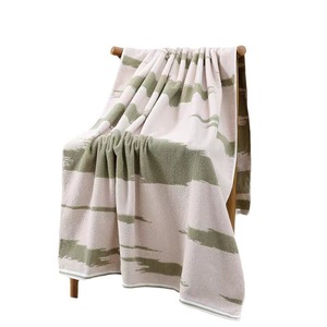 Toalla de Baño Kim Ryan 70x140cm, 100% Algodón, Jacquard, Tejido Liso, Extra Grande, Absorbente, para Uso Doméstico - Product Image 5