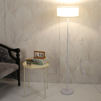 Lampadaire LED moderne et créatif avec tissu protecteur des yeux Salon Salle d'étude Hôtel Chambre à coucher Décoration Canapé Lumière d'ambiance