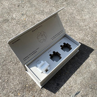 Boîtes d'emballage de bougies rigides à fermeture magnétique Carton recyclé avec revêtement UV pour produits ménagers avec insert ondulé