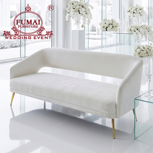 Sofá de Cuero Sintético Blanco FUMAI FURNITURE con Patas Doradas Cónicas, Diseño Moderno y Contemporáneo, Respaldo Sólido, Muebles para Interiores de Hotel - Product Image 1