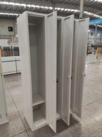 Armoire de rangement métallique commerciale à 3 portes avec serrure à clé, blanche, avec tringle de suspension pour écoles
