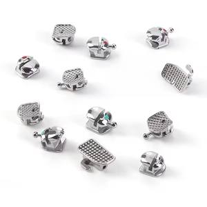 Apparecchi Ortodontici Dentali Sferici Autoleganti <span class=keywords><strong>Brackets</strong></span> Monoblocco Fonte di Alimentazione Manuale Classe II CN - Product Image 3