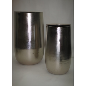 Vases décoratifs modernes en métal, finition argentée, faits à la main, ensemble haut et bas pour la décoration intérieure - Product Image 1