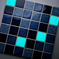 Vente en gros de mosaïques modernes d'extérieur en céramique bleue, marbre, métal, porcelaine, verre, piscine, piscine, mur vitré, carreaux de mosaïque