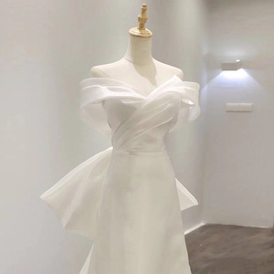 Robes de mariée de princesse style célébrité en satin vintage, épaules dénudées, avec longue traîne, robe de bal de mariée et robe de soirée - Product Image 4
