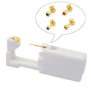 Kit de perçage corporel et auriculaire stérile jetable, sans allergène, avec machine de perçage auriculaire personnelle et clous d'oreille en acier inoxydable - Product Image 1