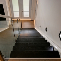 Escalier flottant avec marches en marbre, balustrade en verre sans cadre, escalier cantilever moderne pour hall d'entrée