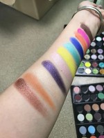 Palette de fards à paupières de 24 couleurs, style carnet, finitions mates, satinées et scintillantes, formule en poudre waterproof, miroir inclus