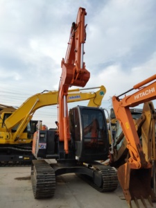 รถขุดมือสอง Hitachi ZX70 ขนาด 7 ตัน นำเข้าจากญี่ปุ่น รุ่นยอดนิยม สภาพดี พร้อมใช้งาน มีสินค้าในสต็อก - Product Image 3