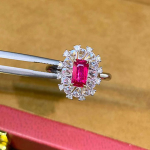 Bague halo en rubis rectangulaire non chauffé SGARIT, or 18 carats, 24 diamants, bijou de déclaration pour femme, pierre précieuse rouge vif. - Product Image 3