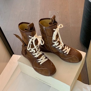รองเท้าบู๊ทอินเทรนด์สำหรับผู้หญิงแบบใหม่ อเนกประสงค์ นุ่ม สบาย น้ำหนักเบา ไม่เสียดสี ใช้ได้ทั้งในร่มและกลางแจ้ง - Product Image 3