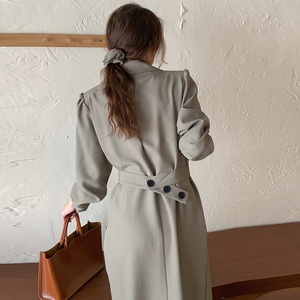 <span class=keywords><strong>Abito</strong></span> di media lunghezza sottile a maniche lunghe a doppio petto con risvolto a doppio petto stile retrò autunno 2025 - Product Image 4