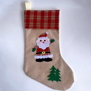 Ensemble de chaussettes de Noël en polyester écologique et doux, sacs cadeaux vintage de Noël, motifs Père Noël/Renne/Arbre, pour enfants et famille, pour les fêtes - Product Image 3