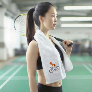 Serviette de sport Xinshang 20x110 cm, séchage rapide, blanche avec logo, serviette pour événement de marathon - Product Image 1