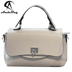 กระเป๋าถือ AndoBag สำหรับผู้หญิง แฟชั่นหนังวัวแท้ กระเป๋าสะพายไหล่แบบสะพายข้าง กระเป๋าสำหรับเดินทางลำลอง ความจุขนาดใหญ่ กระเป๋าหูหิ้วด้านบน รุ่น 8863 - Product Image 1