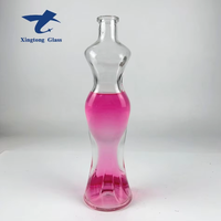Bouteille en verre de boisson en forme de corps de femmes élégantes de la Californie de conception unique avec le couvercle en liège en bois pour la vodka whisky Gin vin spiritueux