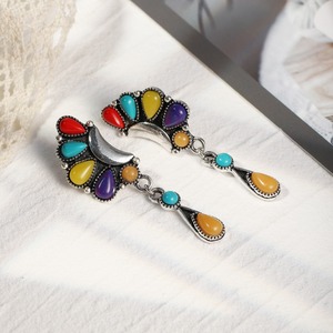 Orecchini a Mezzaluna con Accenti Colorati, Design Vintage, Accessori di Moda per Donne - Product Image 3