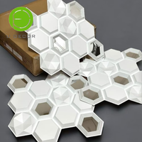 Panneau mural 3D en PVC UDK avec surface miroir argentée 50 cm X 50 cm Carrelage mural décoratif réfléchissant