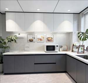 Ensemble de meubles de cuisine mural et de base en bois massif avec panneaux à lattes, rangement à tiroirs et extension de plan de travail pour les petites maisons - Product Image 1