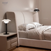 Lit moderne de luxe rembourré en velours avec tête de lit à volants, disponible en tailles King, Queen et Double, pour mobilier de chambre de villa