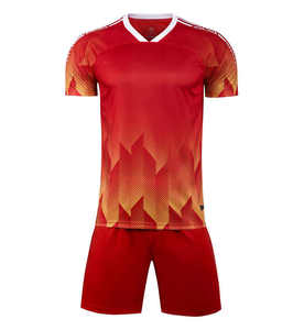 ชุดฟุตบอลแห้งเร็ว ระบายอากาศได้ดี 100% โพลีเอสเตอร์ แบบยูนิเซ็กซ์ เสื้อฟุตบอลแขนสั้น คอตั้ง ซับเหงื่อ รับสั่งทำ - Product Image 5
