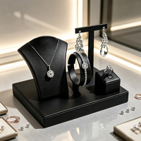 Présentoirs à bijoux en PU : Buste pour colliers, support pour boucles d'oreilles, porte-bracelets et bagues, présentoir de vitrine pour bijouterie