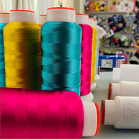 Fil à Broderie en Rayonne Soyeuse en Gros 200 Couleurs 5000m 120d/2 Viscose pour Broderie Main Couture Crochet Teint de Qualité