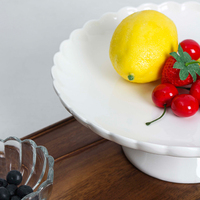 Europese stijl dessertbord wit met gegolfde rand en voet, keramiek, fruitbord