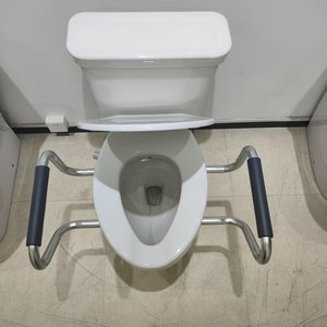 مقعد مرحاض مرفوعة مع مسند ذراع لكبار السن - Product Image 6