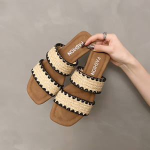 Abbigliamento estivo sandali bassi intrecciati a punta tonda 2025 nuovo arrivo Casual più facile per le pantofole da spiaggia a quadri - Product Image 1