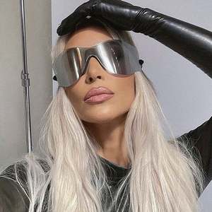 Lunettes de soleil Y2K de luxe vintage surdimensionnées, style punk, sans monture, avec verre monobloc, personnalisables avec logo, pour femmes et hommes - Product Image 1