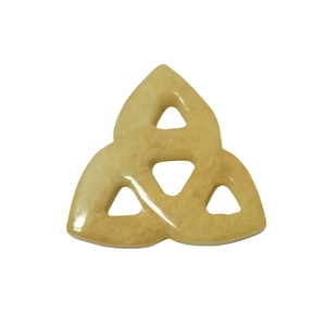 Customized Natural Polished Triangle Shape <strong>Yellow</strong> <strong>Jade</strong> <strong>Stone</strong> Irish Knot Carving Hollow <strong>Yellow</strong> <strong>Jade</strong> <strong>Stone</strong> - Product Image 3