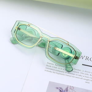 Gafas de Sol para Mujer Dolce & Gabbana, Montura de PC, Protección UV400, Lentes Clase 2, Diseño Moderno para Uso en Exteriores - Product Image 5