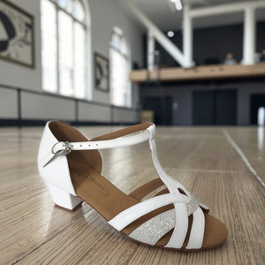 <span class=keywords><strong>Chaussures</strong></span> <span class=keywords><strong>de</strong></span> <span class=keywords><strong>danse</strong></span> <span class=keywords><strong>de</strong></span> sport blanches pour enfants pour la formation <span class=keywords><strong>de</strong></span> <span class=keywords><strong>chaussures</strong></span> <span class=keywords><strong>de</strong></span> <span class=keywords><strong>danse</strong></span> latine conçues pour les filles - Product Image 6