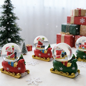 Globe à Neige Miniature de Noël en Gros avec Père Noël et Traîneau, Boule d'Eau en Résine, Décoration de Table de Noël, Cadeau de Vacances pour Enfants, Souvenir - Product Image 1